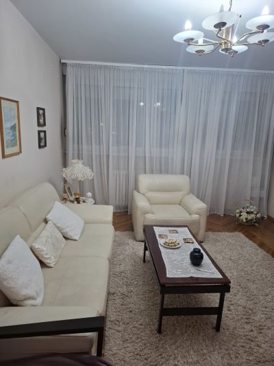 Prodaja trosoban stan Blok 1 - Fontana, Novi Beograd 66m²