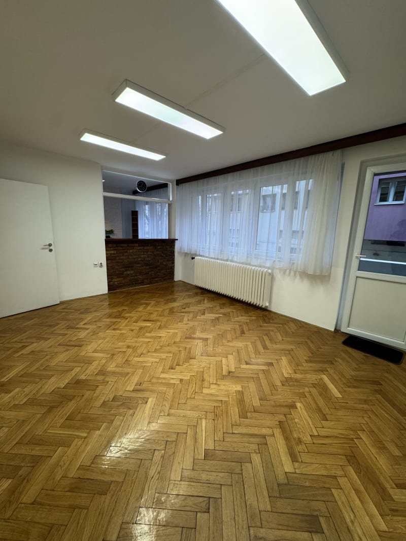 Izdavanje poslovnog prostora kod Kalenic pijace - slika 1