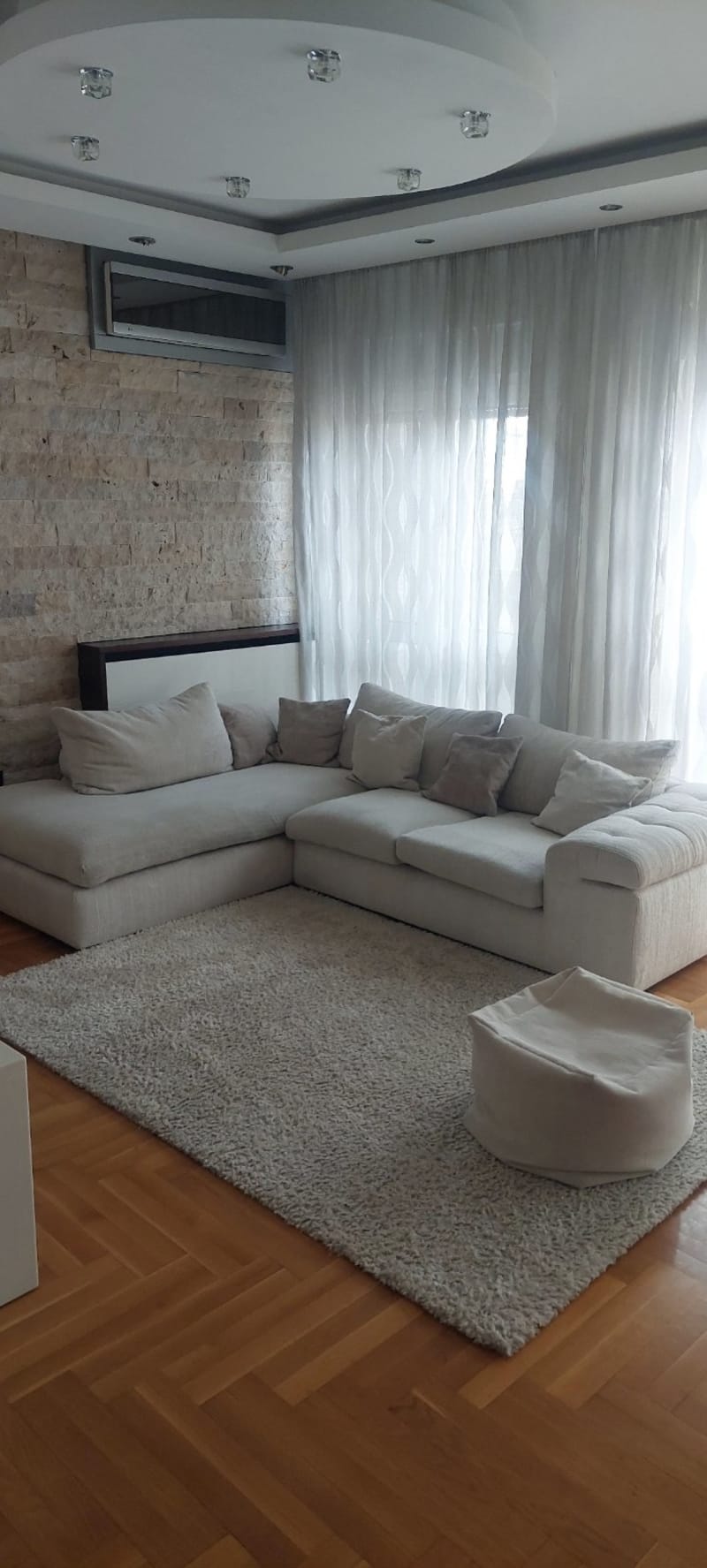 Izdavanje nameštenog stana sa garažom na Vračaru - slika 1