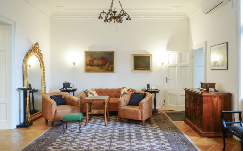 Raskosan, renoviran salonski stan na Cvetnom trgu - slika 1