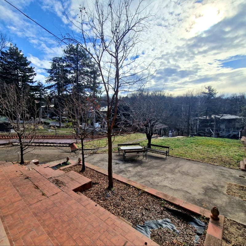 Vila na Dedinju - izuzetan plac - slika 1