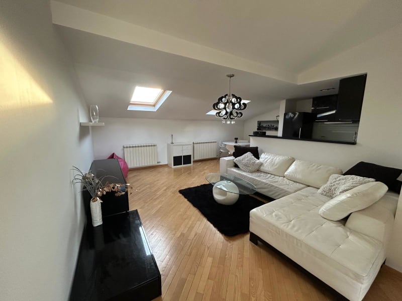 Trosoban stan sa prelepim pogledom  - slika 1