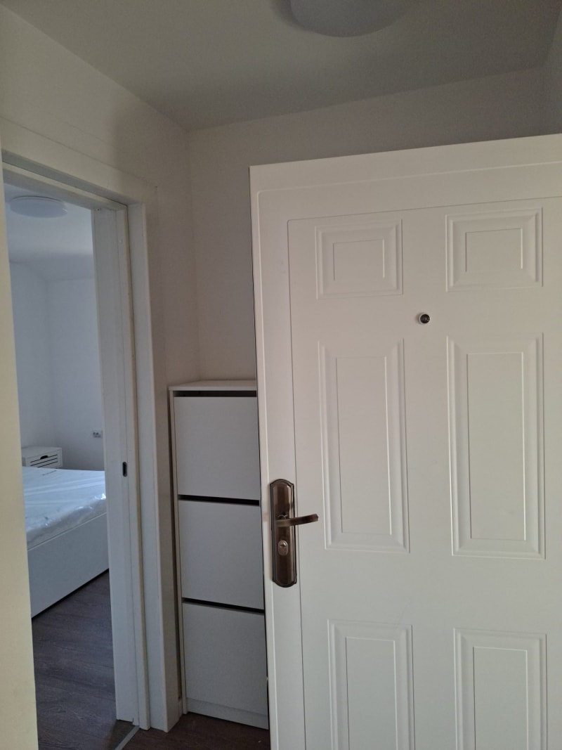 Izdavanje stana u kuci, potpuno opremljen useljiv odmah - slika 2