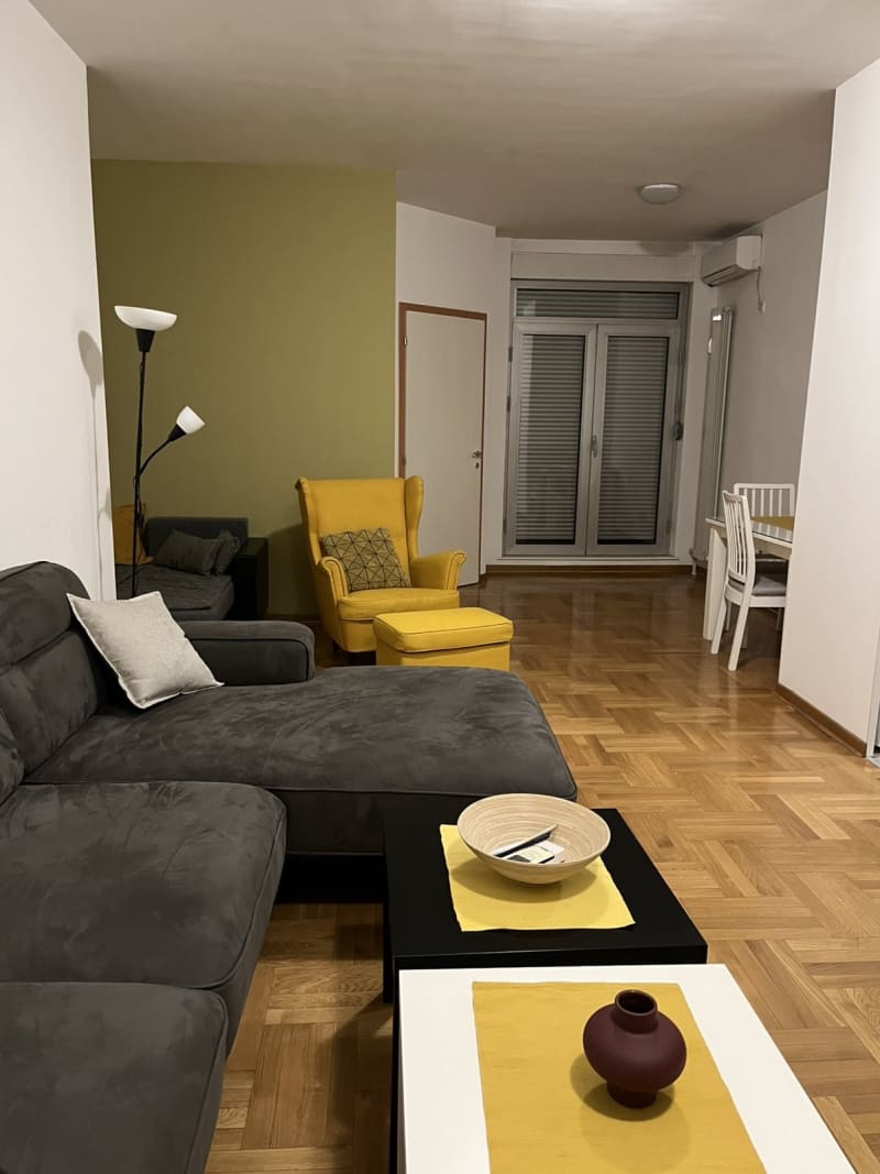 Izdavanje dvosobnog stana sa parking mestom na Zvezdari - slika 1