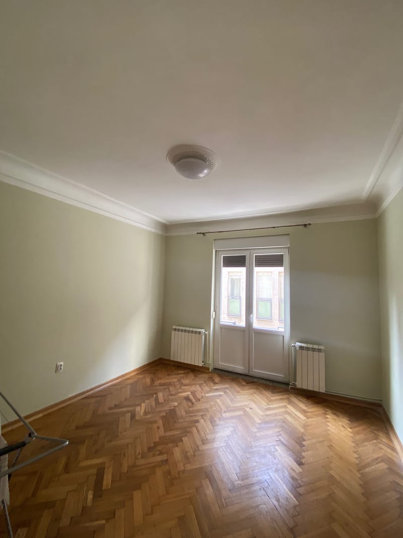 Izdajemo troiposoban stan, Djeram Pijaca, 75m² - slika 2