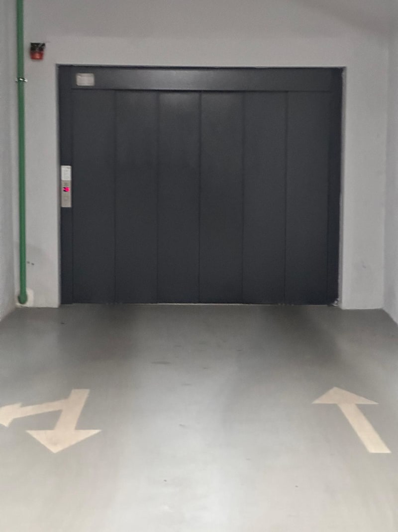 Prodajemo garažu, Kalenic Pijaca, 14m² - slika 1