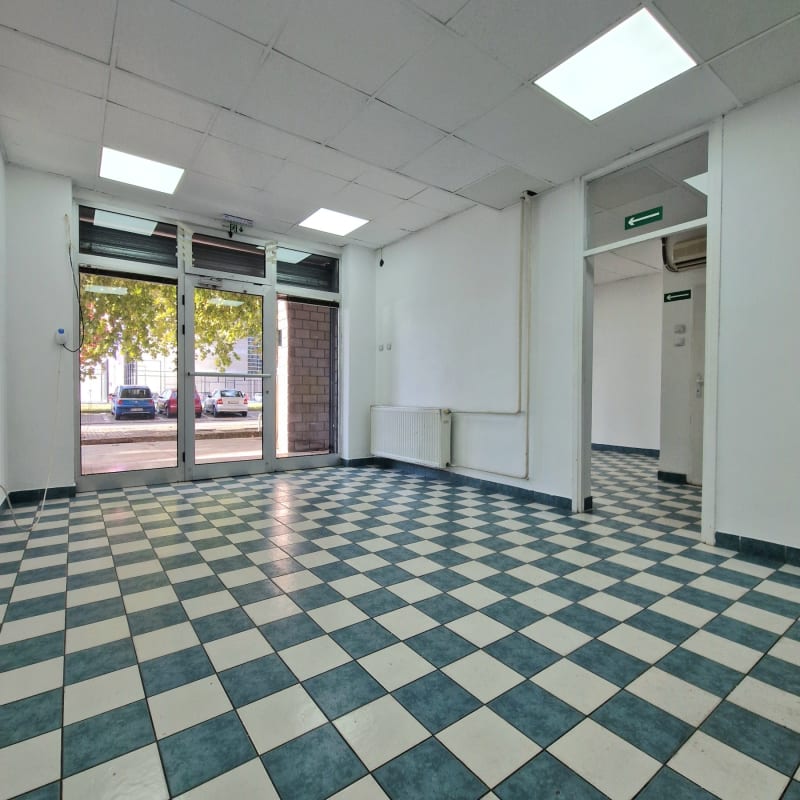 Prodajemo lokal, Arena, 54m² - slika 1