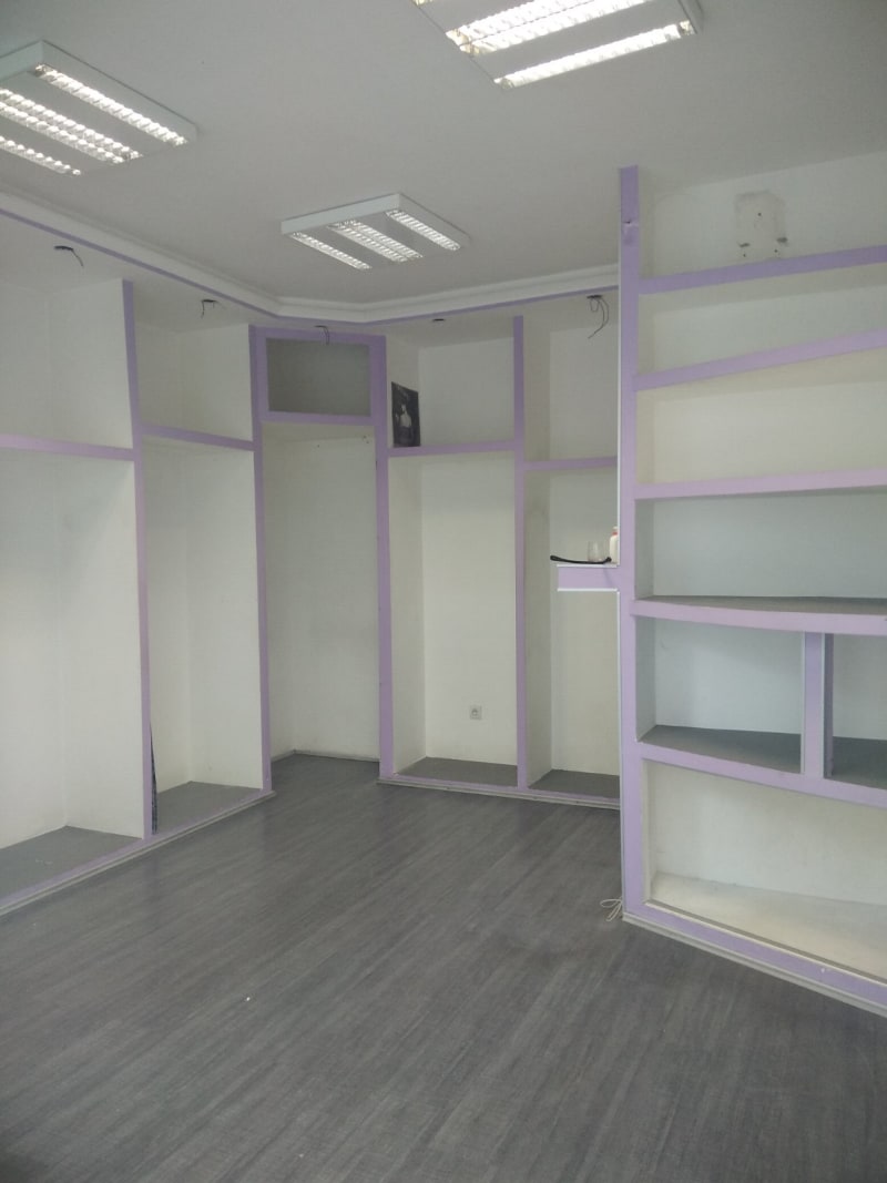 Prodaje se lokal u TC Kumodraška  - slika 1