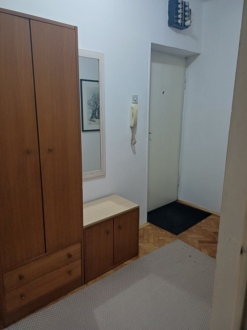 Izdaje se dvosoban stan 50 m² – Palata pravde - slika 2