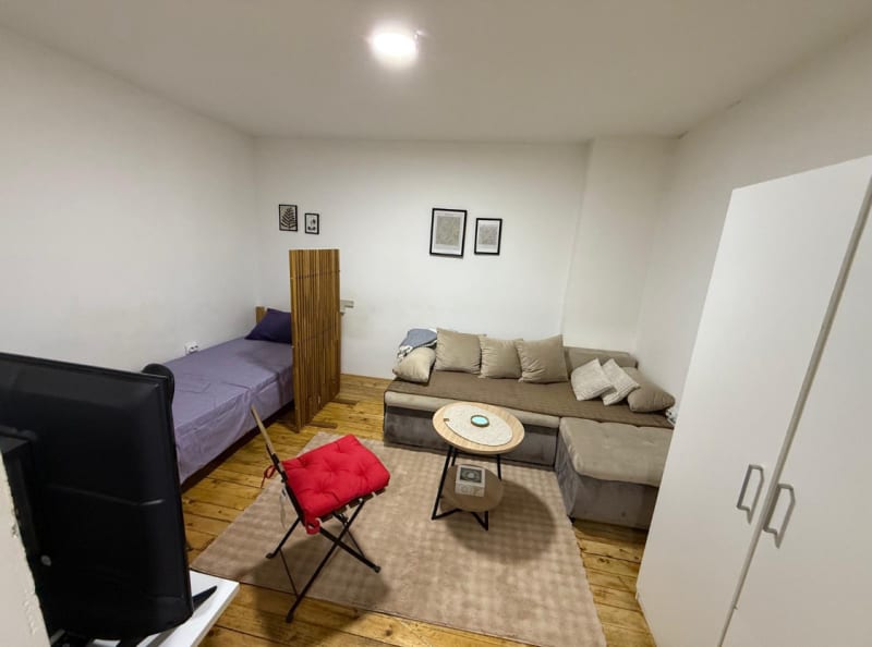 Garsonjera 30 m² – 400€ sa svim troškovima (internet, kablovska) - slika 1