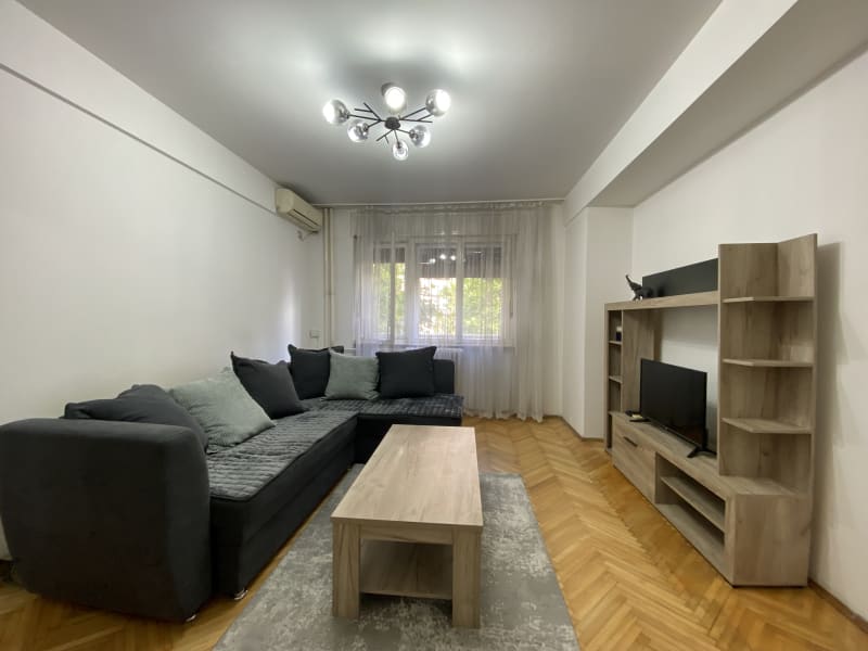 Izdavanje jedoiposobnog namestenog stana, Kraljice Marije, Masinski fakultet - slika 1