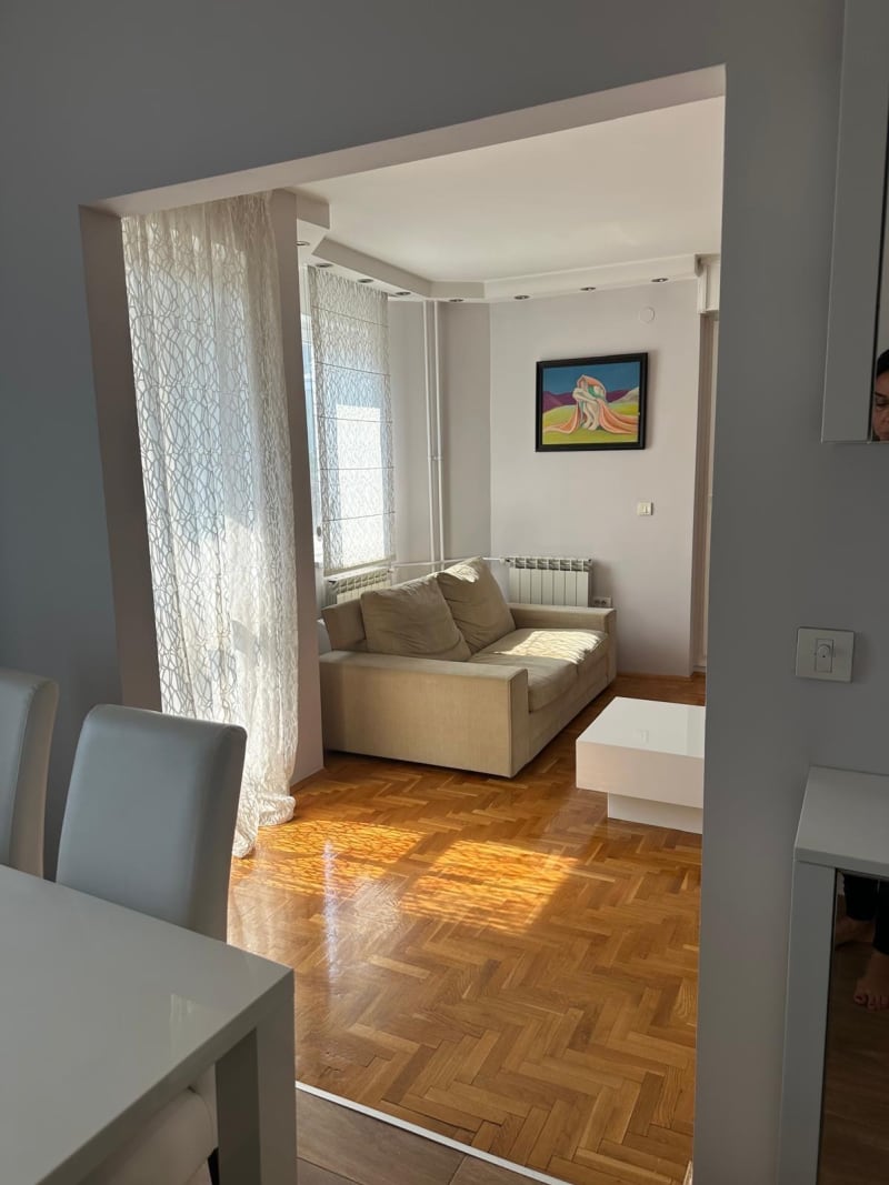 Novi Beograd, dvosoban stan kod Hotela Jugoslavija, odmah useljiv - slika 2