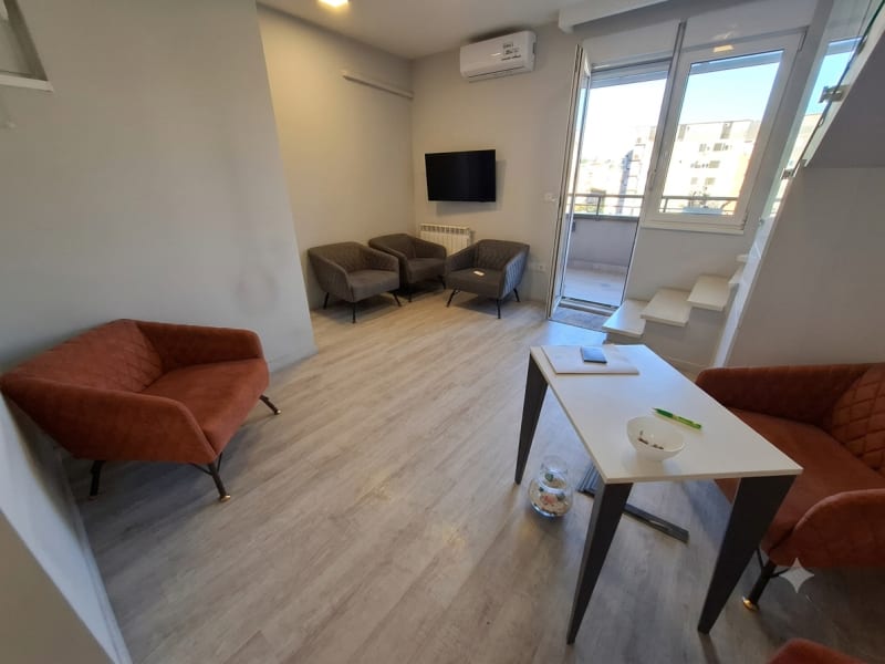 Cetvorosoban stan sa prostranom terasom i otvorenim pogledom - slika 2