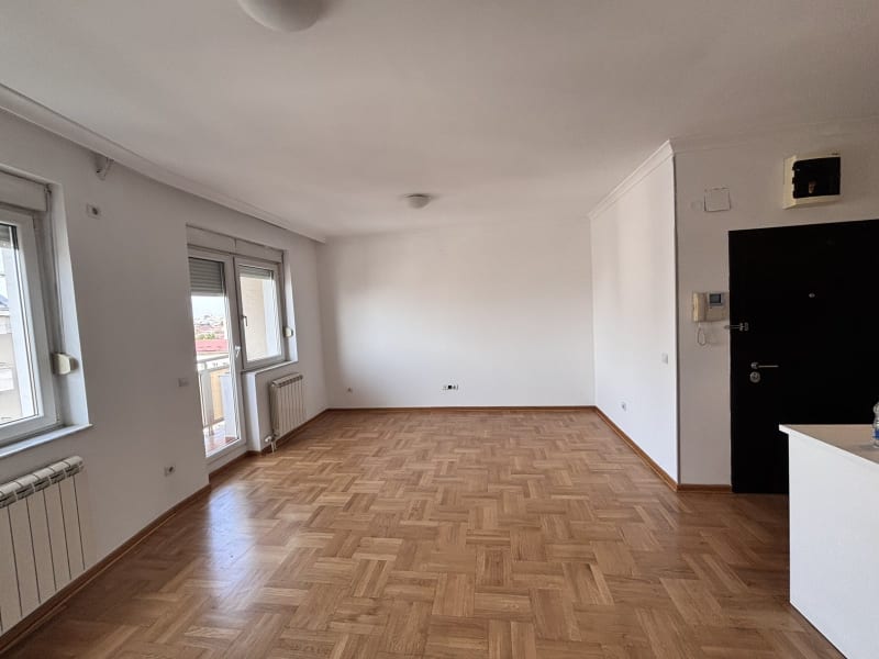 Izdajemo 4.5 stan sa 2 garazna mesta na Vracaru - slika 1