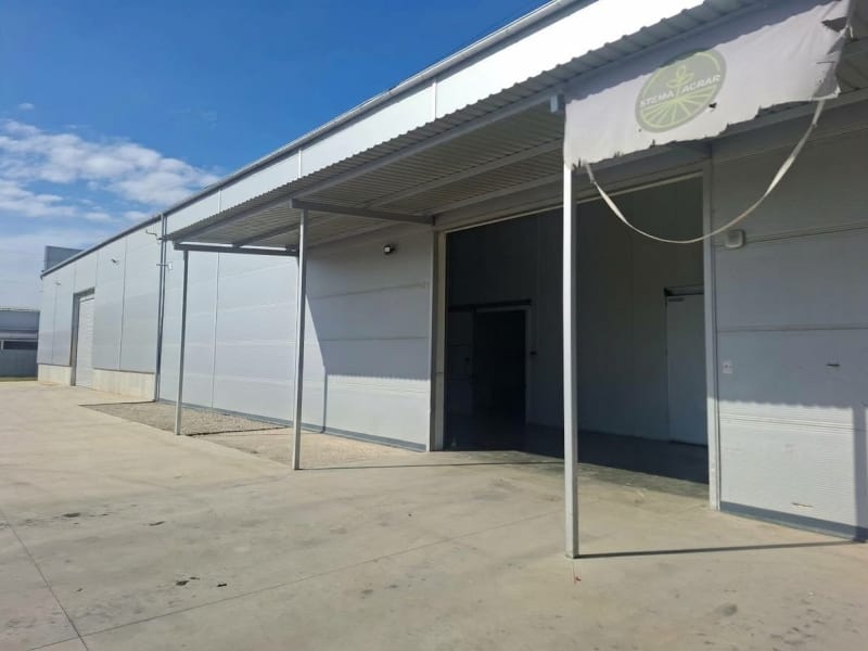 Izdaje se premijum magacinsko-poslovni prostor od 700m2 Makis - slika 2
