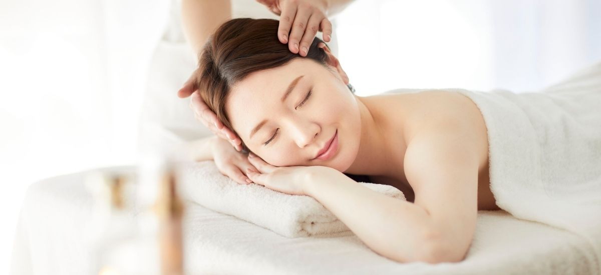 Как влияе масаж на скалп върху релаксацията