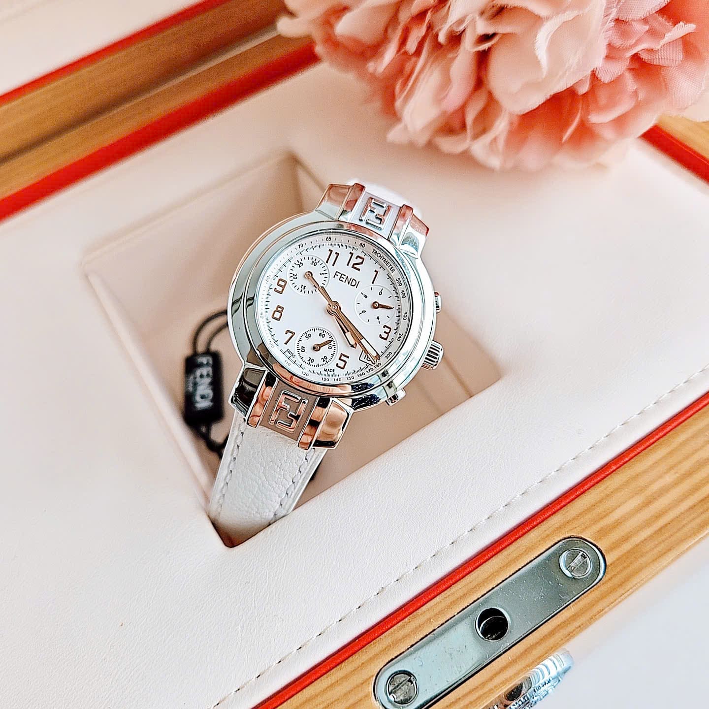 đồng hồ nữ Fendi Zucca