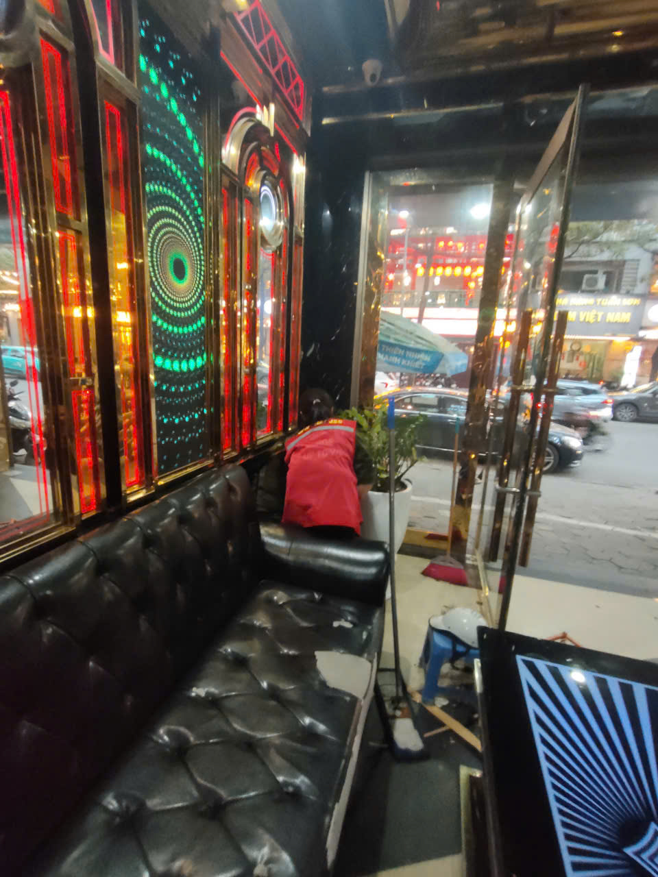 Hình ảnh dự án Hình ảnh thực tế dự án Vệ sinh quán Karaoke