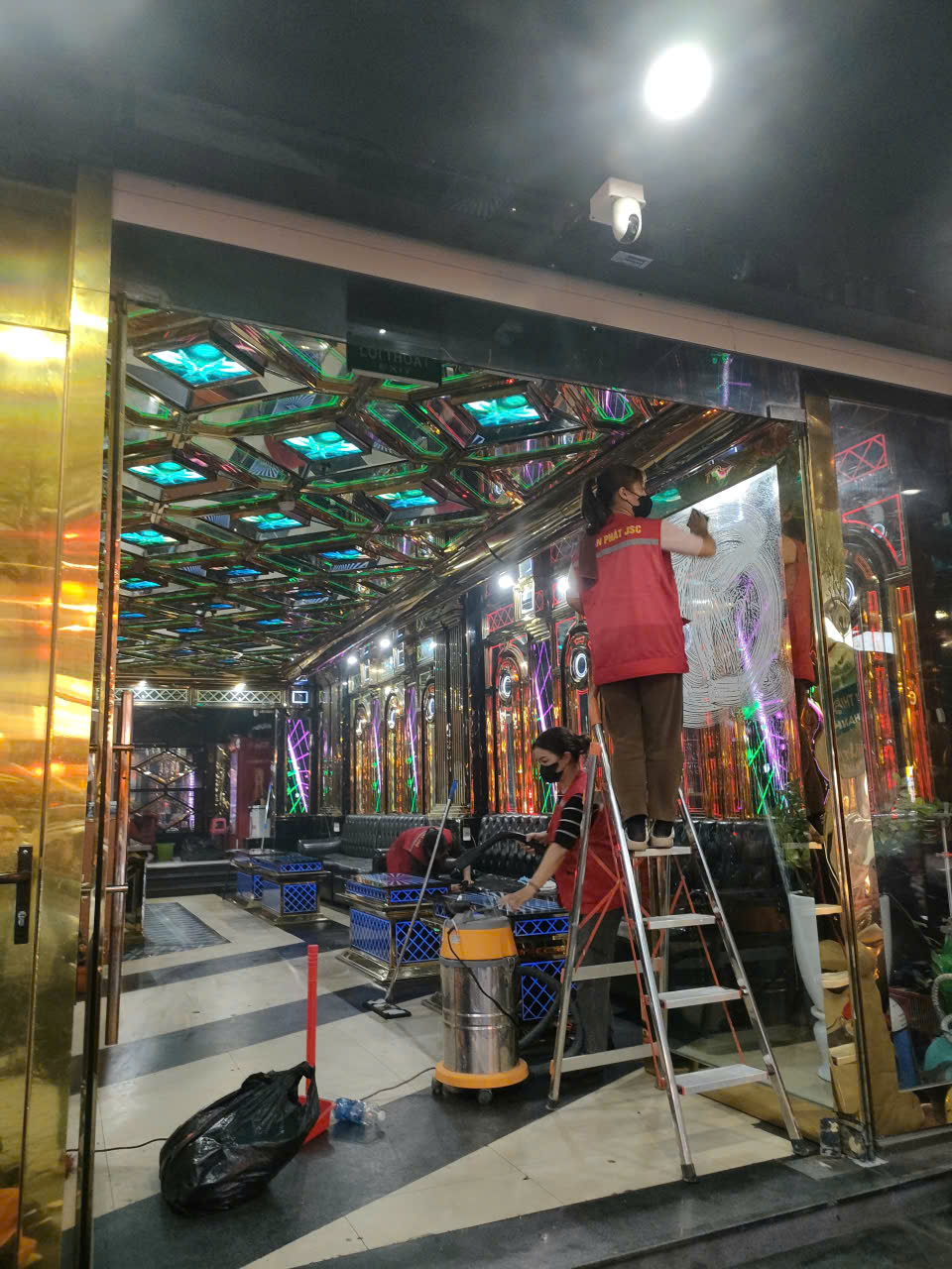 Hình ảnh dự án Hình ảnh thực tế dự án Vệ sinh quán Karaoke