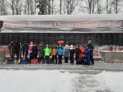 Юнармейцы Туруханска организовали субботник, посвящённый Сталинградской битве