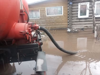 В Красноярске за ночь с улиц откачали 930 кубометров воды