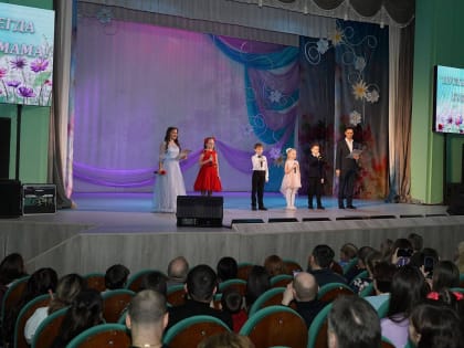 Юные дарования Дудинки поздравили женщин с 8 марта
