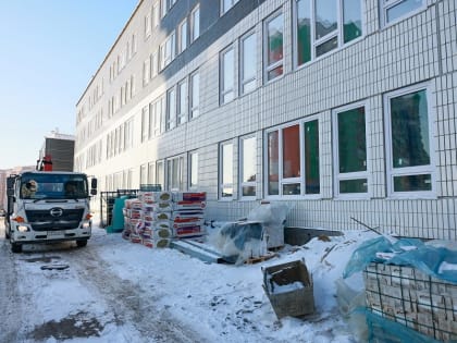 Строящаяся школа в Солнечном готова на 60%