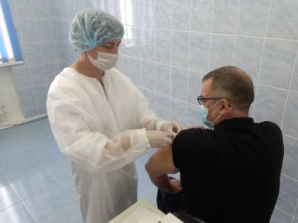 «Для тех, кто работает в „зоне риска“»: СУЭК проводит вакцинацию сотрудников против энцефалита