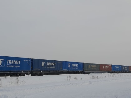 В выходные и праздничные дни из края экспортировалось зерно и лесопродукция