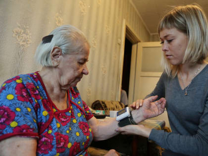 Губернатор Михаил Котюков и председатель Законодательного собрания края Алексей Додатко поздравили красноярцев с Днем социального работника