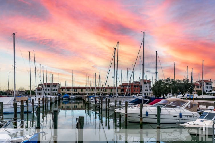 Rif.1513_T - Duplex sulla darsena di Caorle