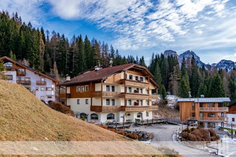 RIF. 1516 - ALBERGO CON APPARTAMENTO A SELVA DI CADORE