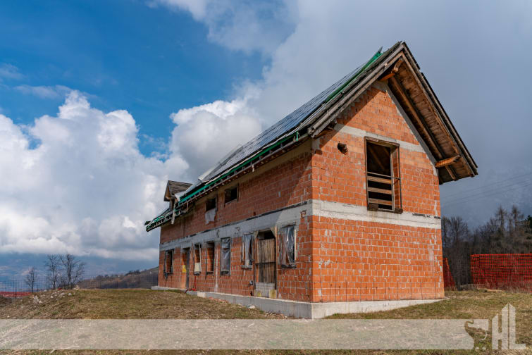 Rif.1576 - Villa al grezzo a Tambre con vasto terreno