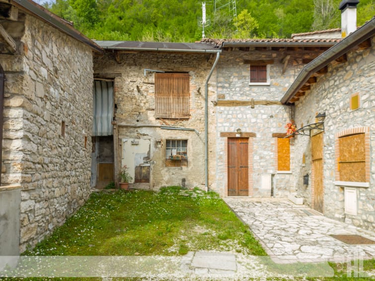 Rif.1607_T - Rustico da ristrutturare a Tovena