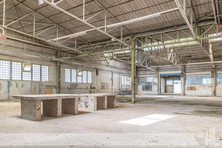 Rif. 1660 - Ampio capannone con showroom e area edificabile in zona strategica a Belluno