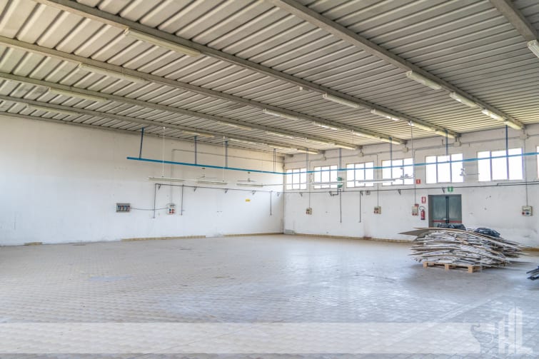 Rif.1671_T - Magazzino in area commerciale a Paese