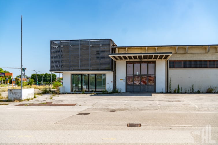 1669_T - Capannone con Negozio fronte strada a Paese