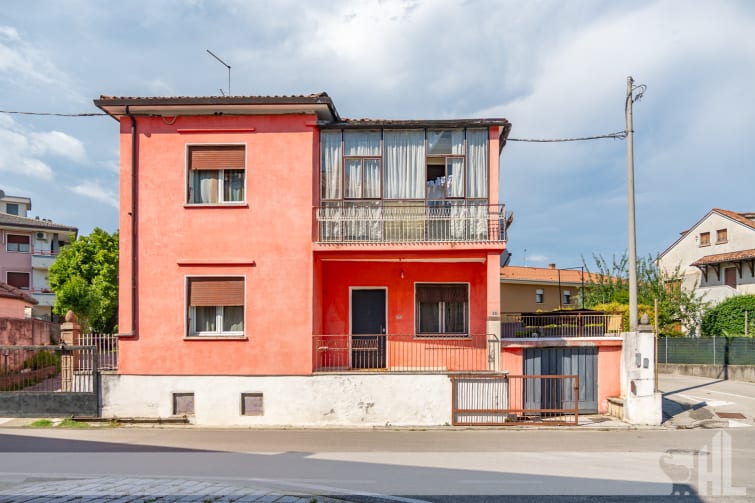 Rif.1675 -  Casa indipendente a Susegana con giardino