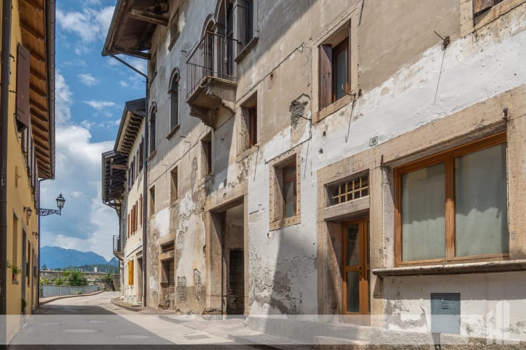 Rif.1676 - Appartamento su palazzo storico a Borgo Piave da ristrutturare