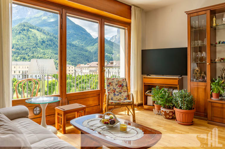 RIf.1684 - Prestigioso appartamento panoramico in piazza ad Agordo 