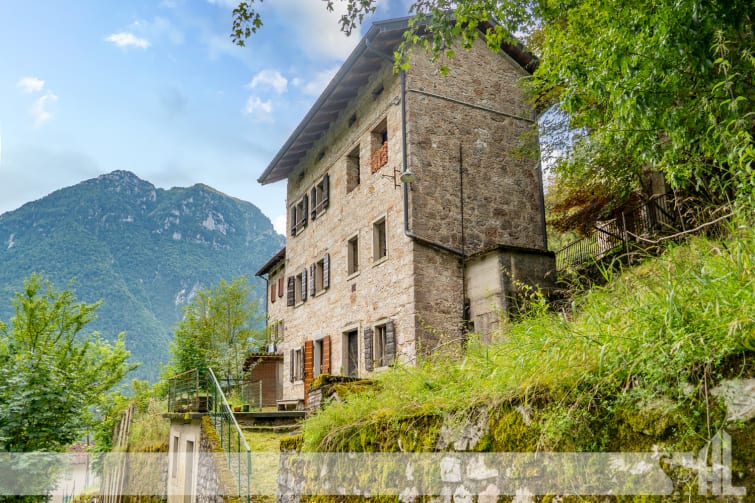 Rif.1701 -  Porzione terra-cielo ad Erto