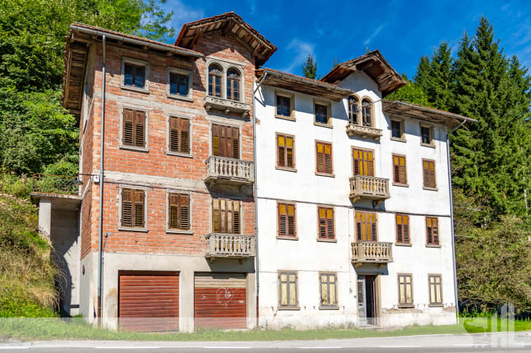 1720 - Porzione indipendente da ristrutturare con terreno a Lozzo di Cadore
