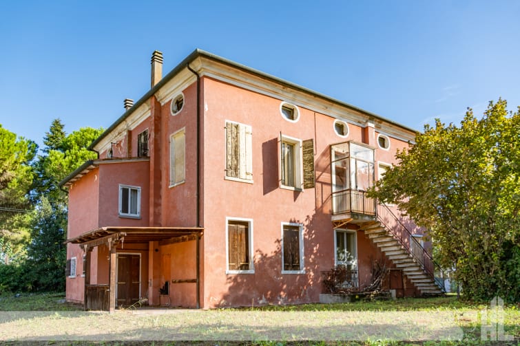 Rif. 1731_T - Villa spaziosa da ristrutturare a San Lazzaro