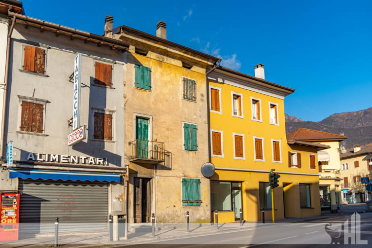 Rif. 1790 - Porzione terra-cielo da ristrutturare nel cuore di Ponte nelle Alpi