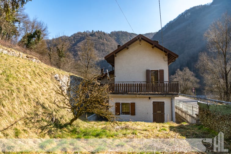 Rif.1836 - Casa indipendente con vista lago, ad Arsiè