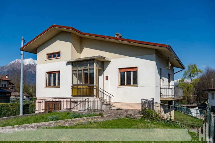Rif. 1841 - Casa indipendente a Belluno con giardino