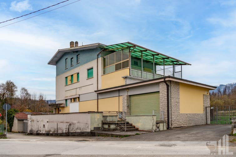 Rif. 1844 - Bifamiliare con locali di deposito a Visome