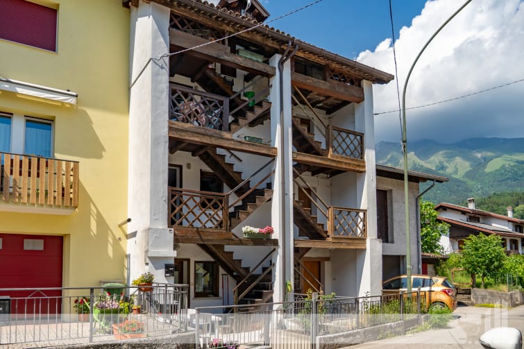 Rif. 1922_T - Curata porzione con 2 appartamenti a Gioz, Belluno