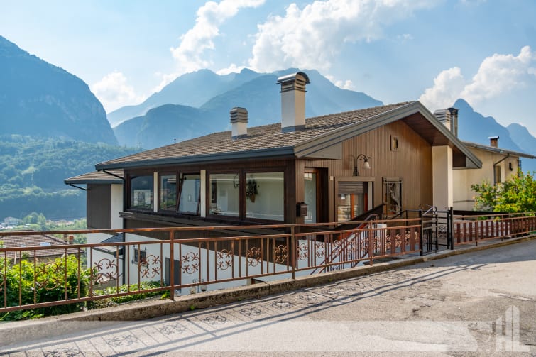Rif. 1947 - Spazioso appartamento con taverna a Longarone