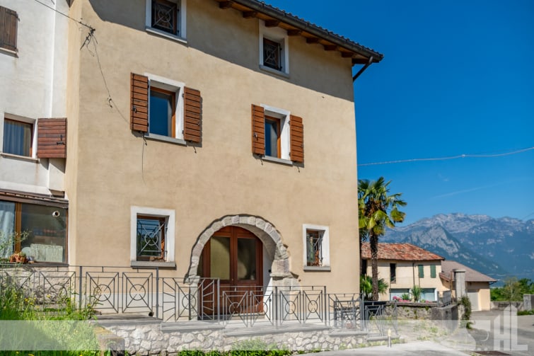 Rif.1911 - Casa di testa ristrutturata in località Orzes,  Belluno